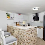 House Emma 펜션 드라말리