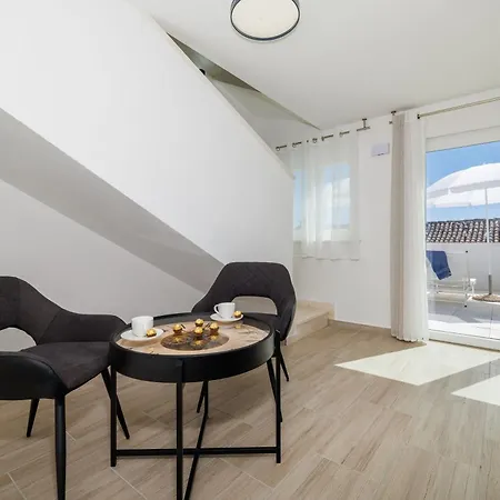 Nyaraló House Emma *