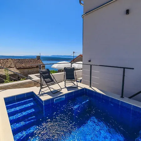 House Emma Nyaraló *