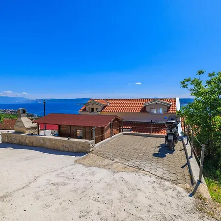 House Emma Nyaraló *